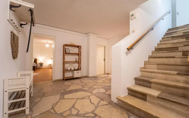 dreamcation - Ehemalige Pfarrer- & Souterrain Wohnung, 3D-Tour, Terrasse, Garten, BBQ