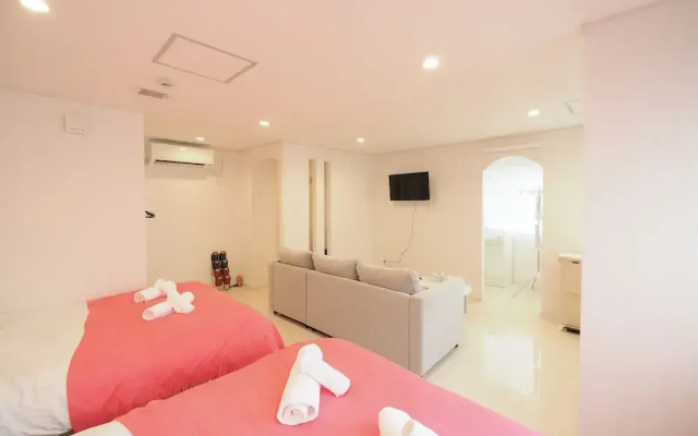 Kukuru House