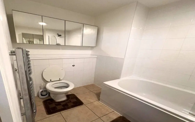 Urban Oasis 2-bed En-suite Apt in Birmingham
