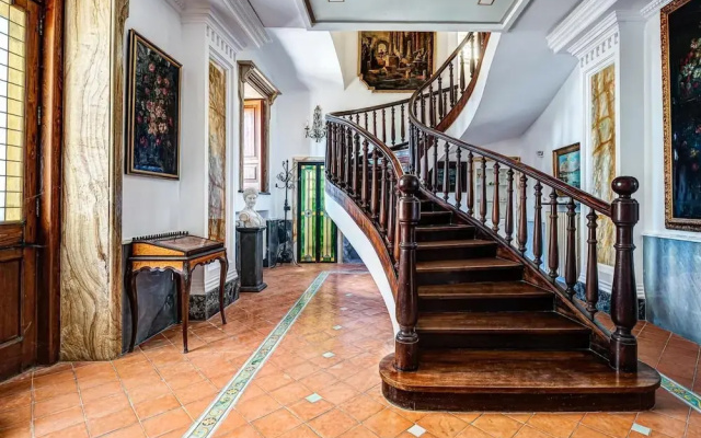 The Palace - Villa Escondida