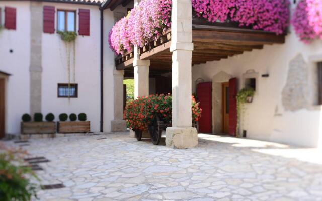 Отель Relais Duca di Dolle Чизон-Ди-Вальмарино вид на фасад