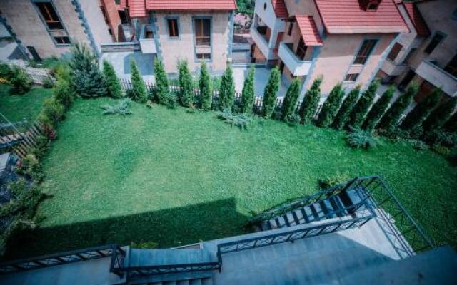 Отель Villa Casas Di Maria (Grande Casa) Армения, Цахкадзор - отзывы, цены и фото номеров - забронировать отель Villa Casas Di Maria (Grande Casa) онлайн вид на фасад