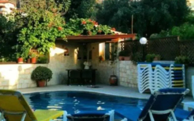 Matheos Apartments