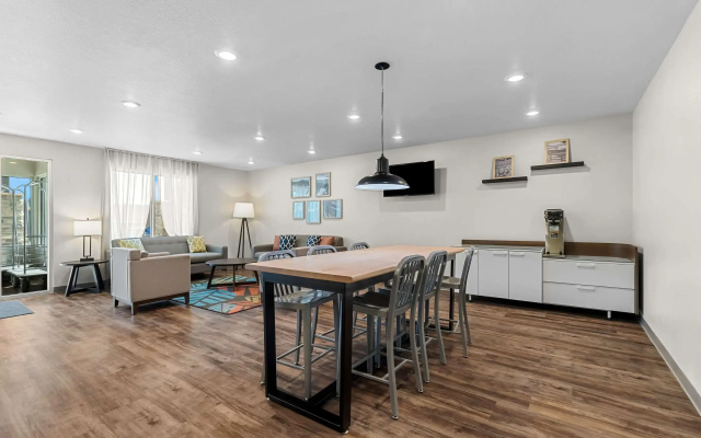 Woodspring Suites Corona
