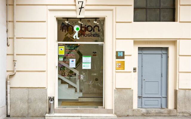 Отель Madrid Motion Hostels вид на фасад