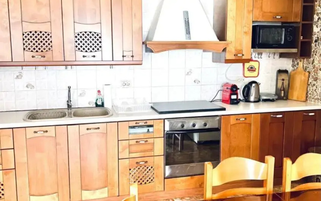 Neoclassical 2Bed in Kallimarmaro with jacuzzi