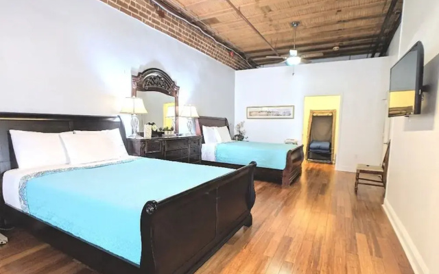 Hosteeva French Quarter Historic Condos