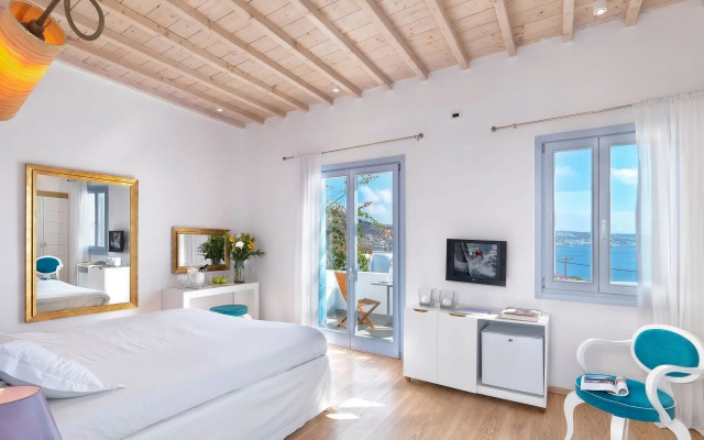 Suntouch Suites ‘’by Checkin’’ Adults Only