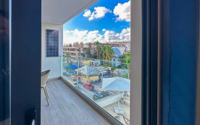 Modern Luxury Condo Close to the Beach
