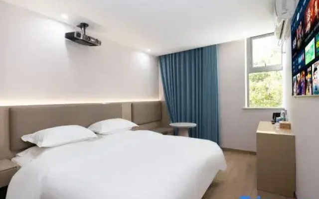 Yiya Hotel