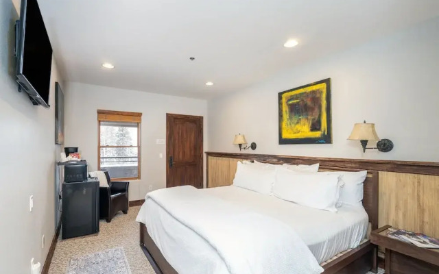 Bear Creek Lodge 112 2 Bedroom Condo by Alpine Lodging Telluride