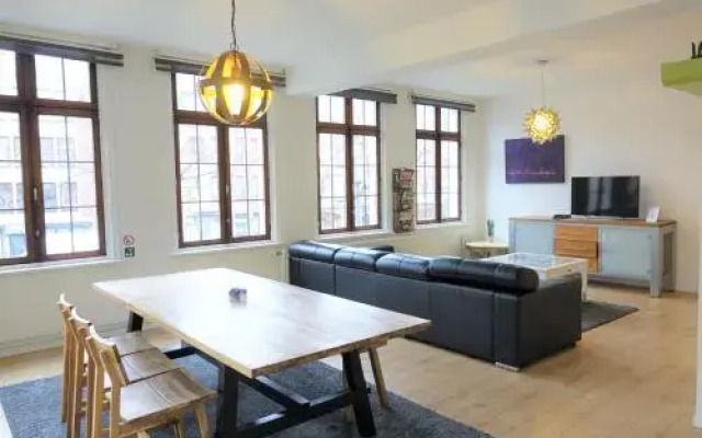 Catherina at Friday - BnB Antwerp Historic City Centre - FREE PARKING GARAGE