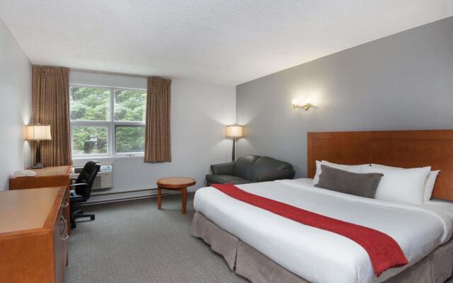 Отель Howard Johnson by Wyndham Quebec City Канада, Квебек - отзывы, цены и фото номеров - забронировать отель Howard Johnson by Wyndham Quebec City онлайн комната для гостей