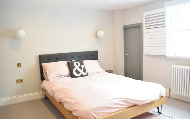 3 Bedroom Garden House in Dalston
