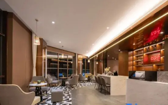 Homeinn Plus Hotel (Tai'an Beishanggao Street Wuyue Plaza)
