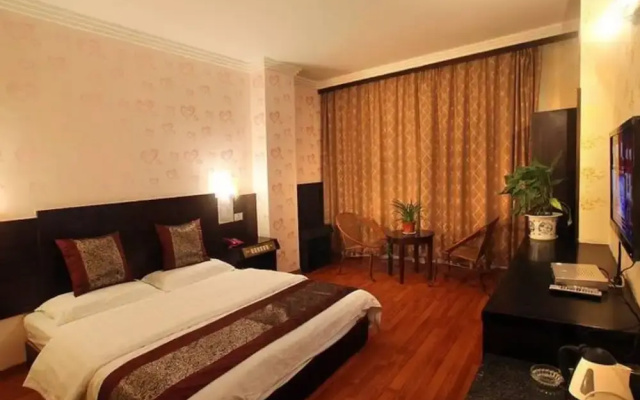 Yueguang Holiday Hotel