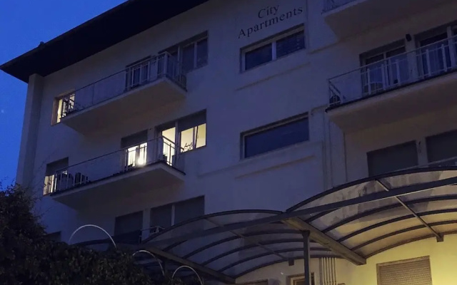 City Apartments Portico