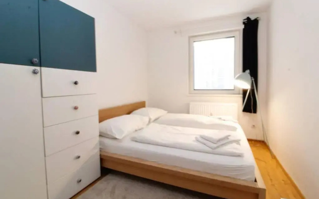 MODERN spacious, 2 BEDROOM, FREE PARKING