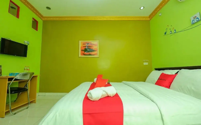 RedDoorz Syariah Near Syamsudin Noor Airport 2