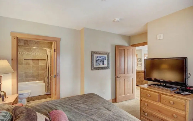 8594 Expedition Station 1 Bedroom Condo by RedAwning