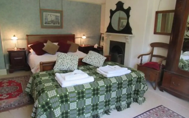 Ffrwdfal Country House