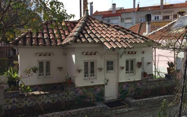 Sant Jordi Hostel Lisbon вид на фасад