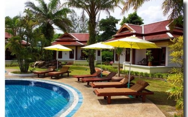 Отель Royal Embassy Resort & Spa бассейн