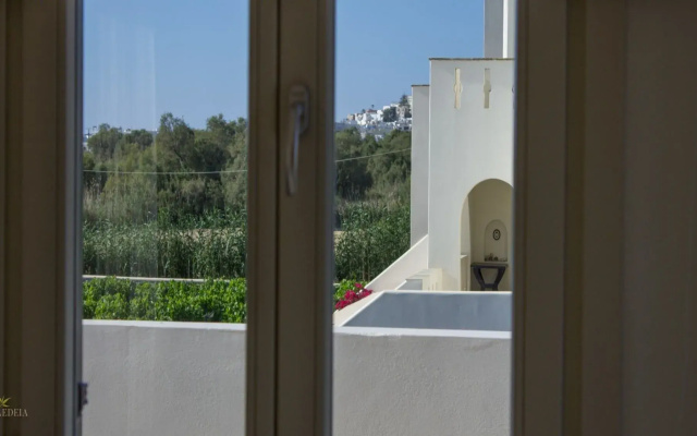 Iphimedeia Apartments & Suites