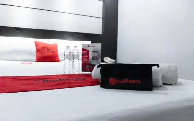 RedDoorz near SM City Muntinlupa
