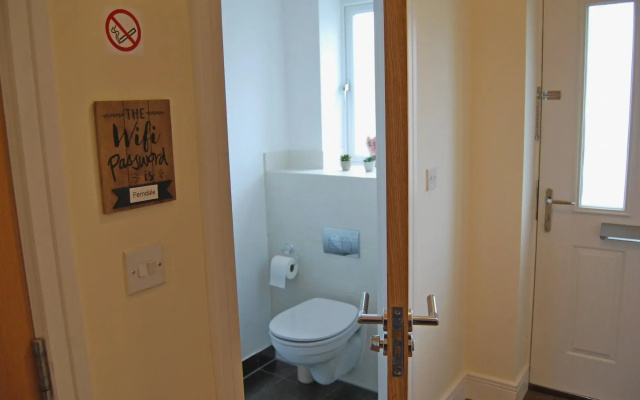 London Heathrow Living Holywell Service House A