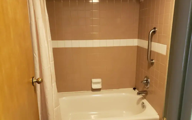 Hotsprings Village Inn
