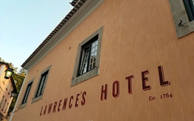 Lawrence's Hotel вид на фасад