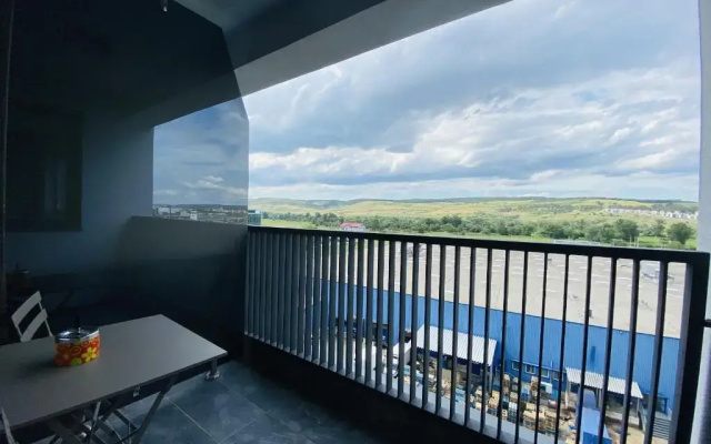Deluxe Apartment with balcony and private parking in Colvmna Residence