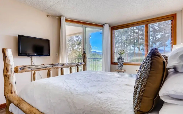 Spacious And Modern 2br Premier- The Pines- Kids Ski Free 2 Bedroom Condo by RedAwning