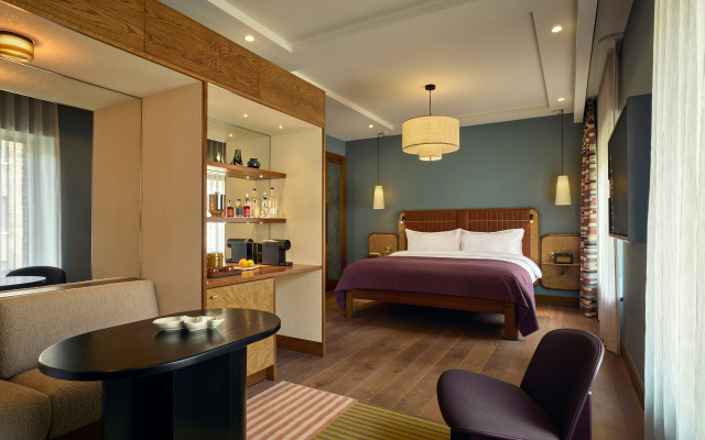 Devonshire Club & Hotel