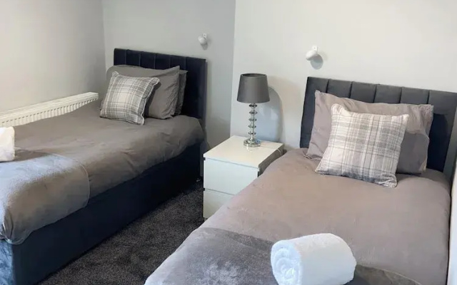 Renfrew Apartment Near Glasgow Airport