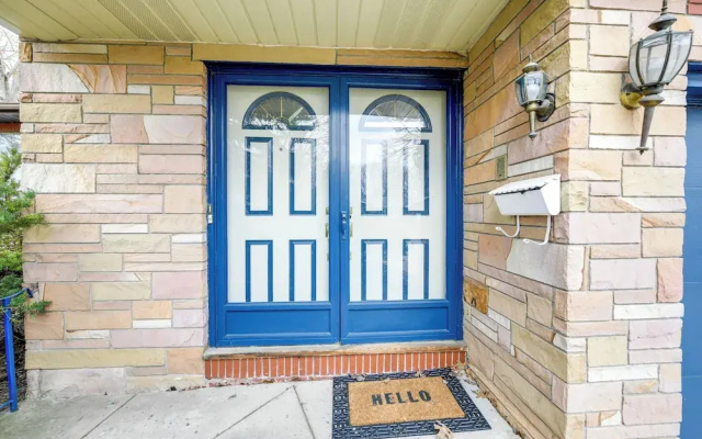 Deck & Seasonal Pool: Spacious Home Near Buffalo!