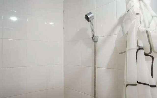 Cozy 2BR for 3 Pax Green Pramuka Apartment
