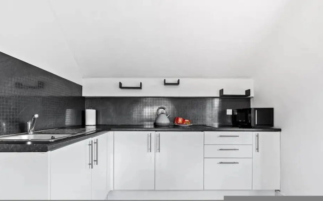 Smart Studio Ensuite Leeds Near City Centre Street Parking
