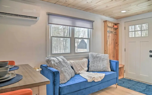 Modern Apartment: Near Hiking & Race Course