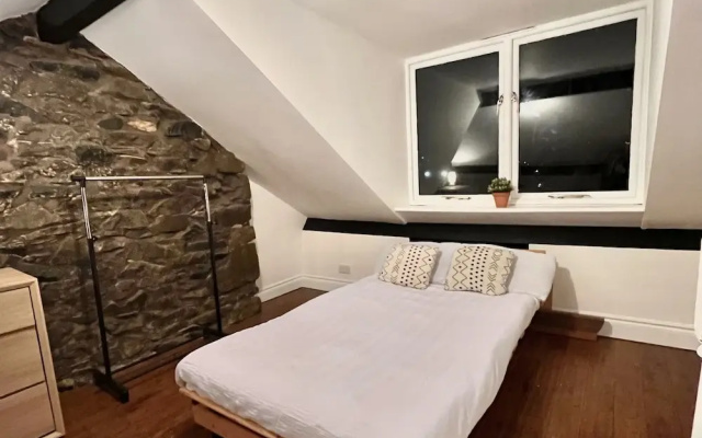 Stunning Riverside Tryweryn Terrace House