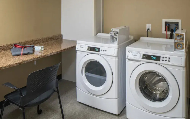 Holiday Inn Express Hotel & Suites Springfield