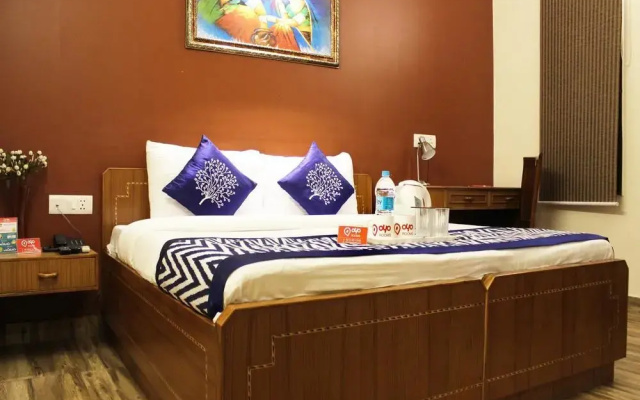 OYO 448 Hotel Pals Inn