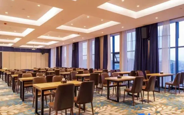 Xipan Bright pearl Hotel (Guiyang Huaxi Park, Government Affairs Center)