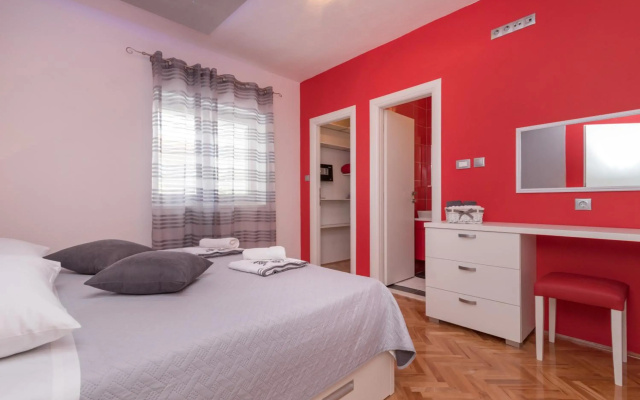 New 4* apartment "Orto" in the center of Trogir