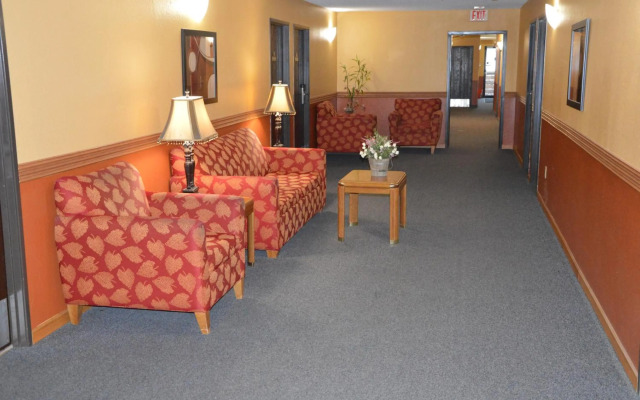 Burnsville Inn & Suites