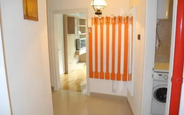 Apartment 33