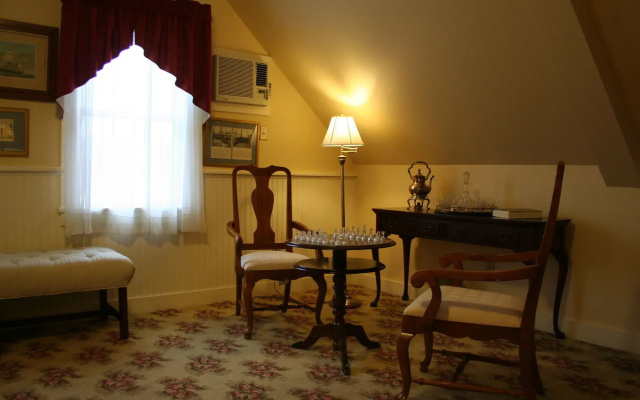 Kearsarge Inn