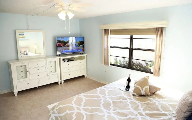 Cocoa Beach Club by Happy Palm Stays