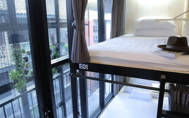 Lamurr Sukhumvit41 (Hostel)